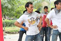 421574_578489602176298_199..