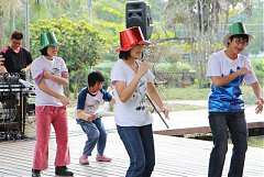 377619_578486982176560_128..