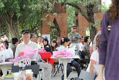 545791_578496432175615_190..