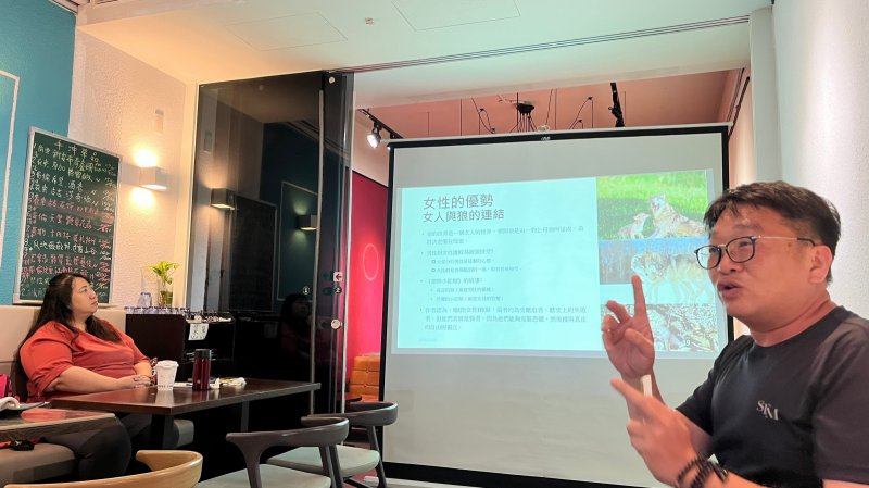 LINE_ALBUM_20241210讀書會_..