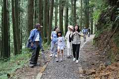 559228_10150963215369087_1..