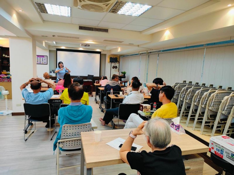 LINE_ALBUM_四月份小組會會..