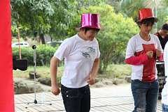 66595_578487132176545_1982..