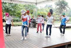 31922_578486792176579_1303..