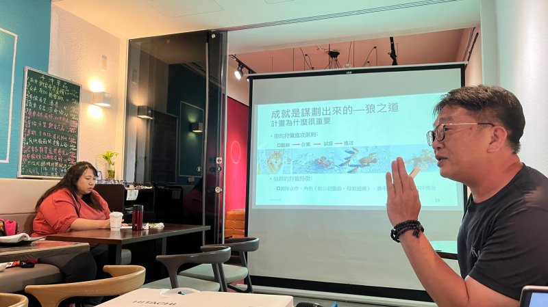 LINE_ALBUM_20241210讀書會_..