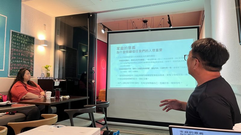 LINE_ALBUM_20241210讀書會_..