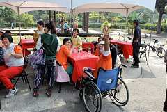 19685_578474775511114_1026..