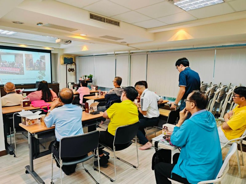 LINE_ALBUM_四月份小組會會..