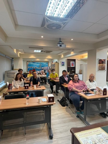 LINE_ALBUM_四月份小組會會..