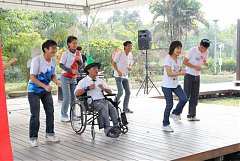 539779_578486555509936_177..