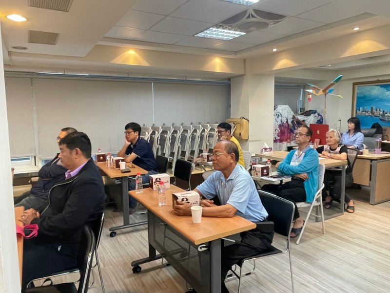 LINE_ALBUM_四月份小組會會..