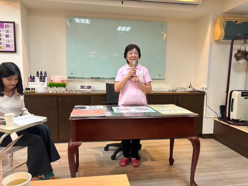 LINE_ALBUM_四月份小組會會..