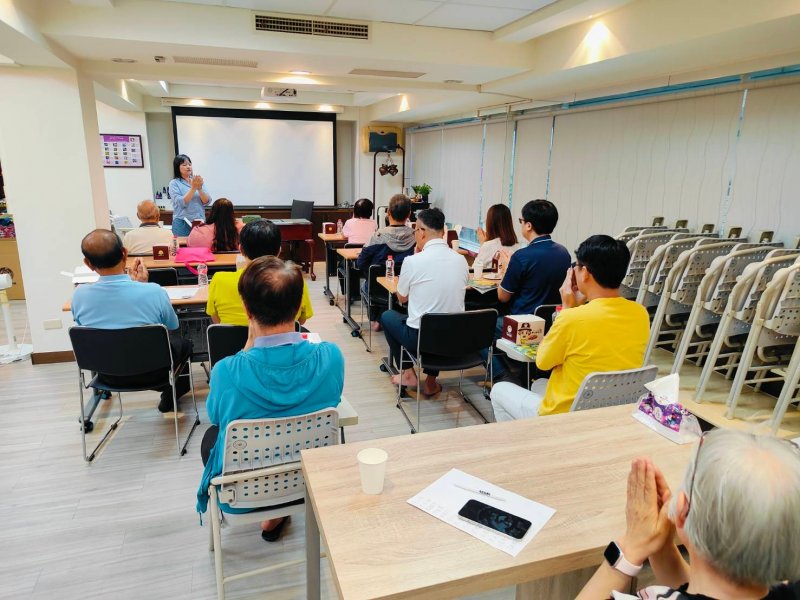 LINE_ALBUM_四月份小組會會..