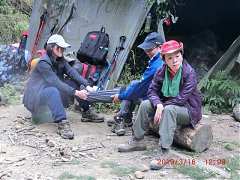 527722_10151355185974087_1..