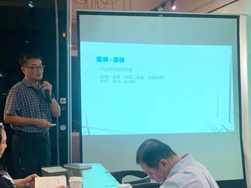 LINE_ALBUM_20241112讀書會-..