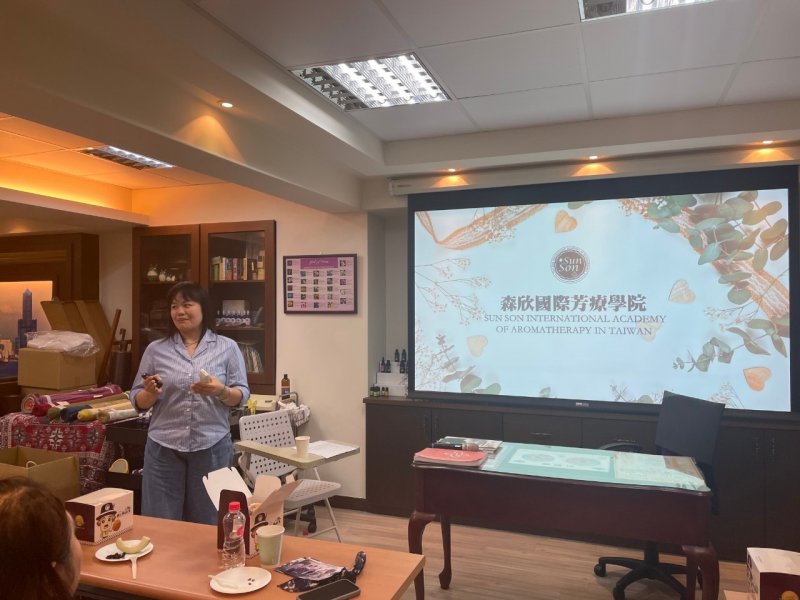 LINE_ALBUM_四月份小組會會..