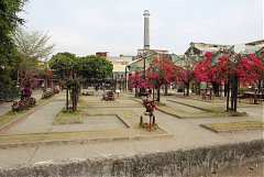 24284_578470348844890_2044..