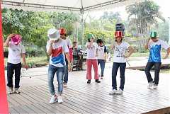 563066_578486878843237_182..