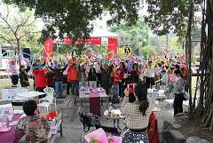 36617_578495172175741_1385..